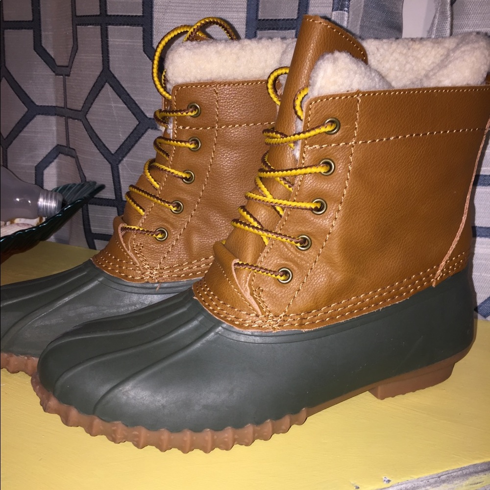 American eagle green duck boots